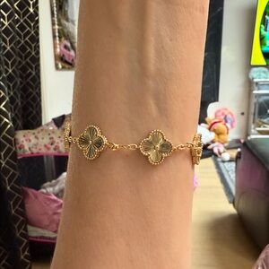 Elegant Gold plated clover  Bracelet